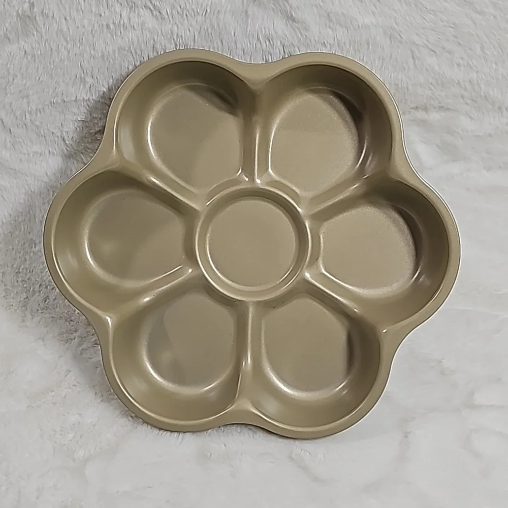 Crofton Flower Cake Pan
